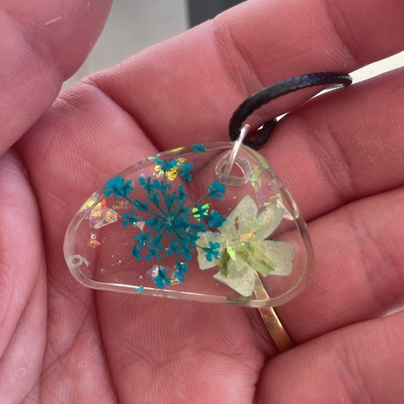 #107 Pressed Flower Necklace Medium Charm - Picture 8 of 8